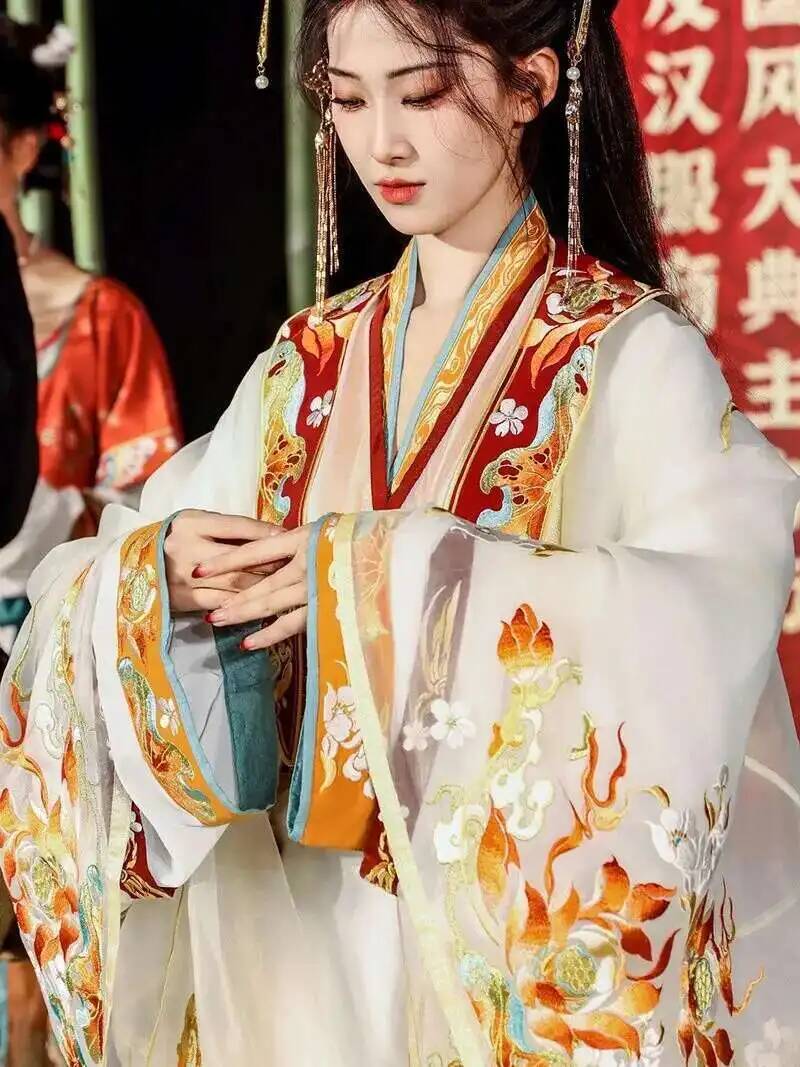 Ming Dynasty Hanfu Embroidery  - Art Craft Materials reseña y precio